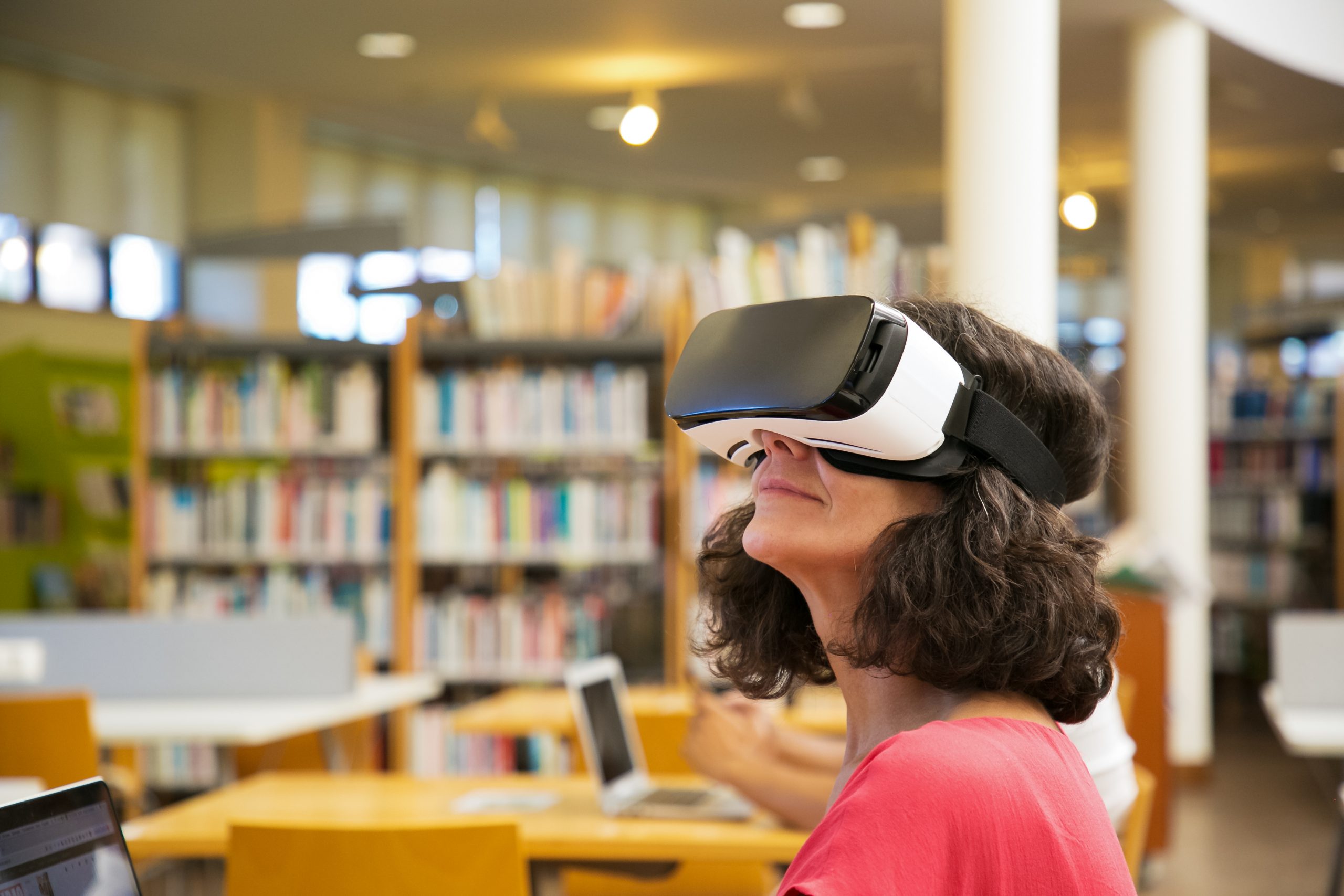 Read more about the article Vergleich: Präsenzlernen, E-Learning und VR-Lernen – Was wirkt wann am besten?
