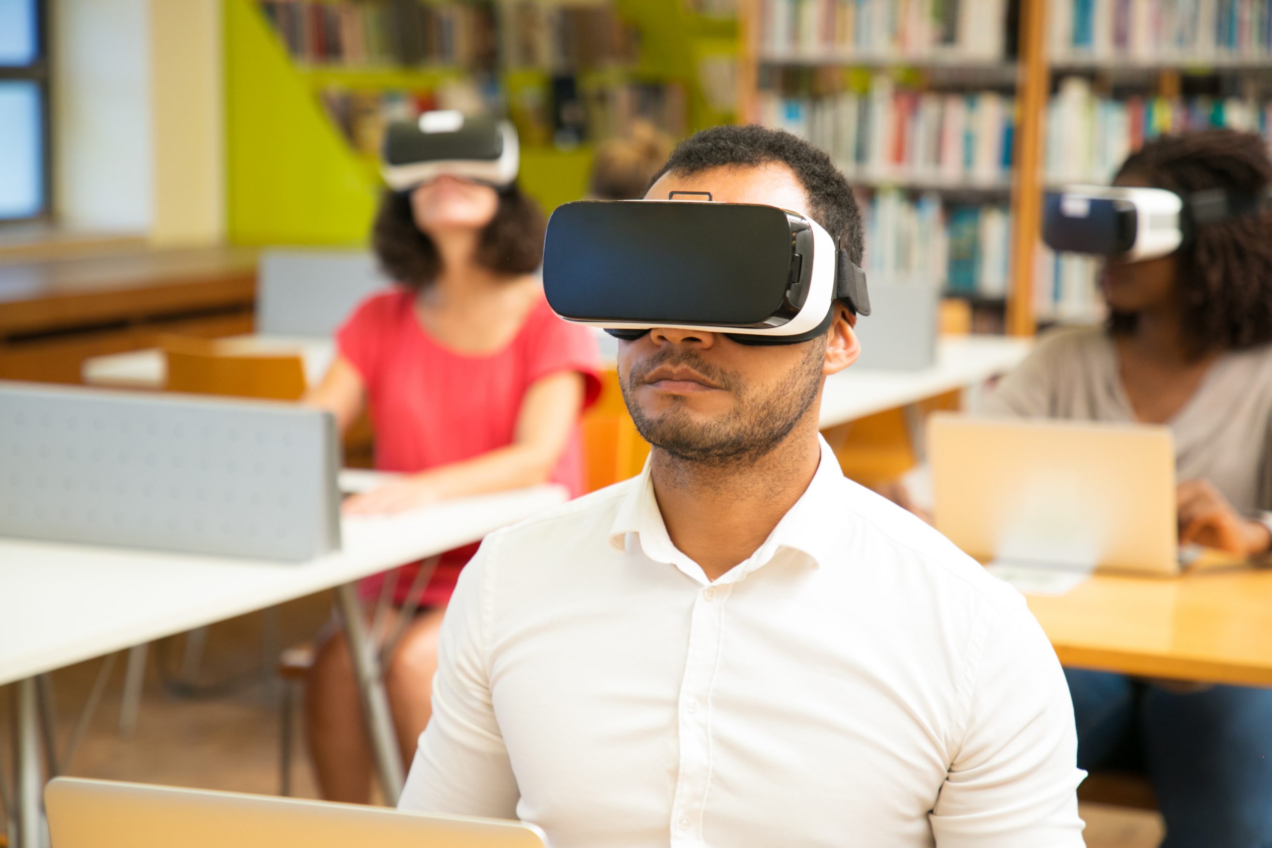 You are currently viewing VR und AR in der Lehre: Zwischen Immersion und Innovation